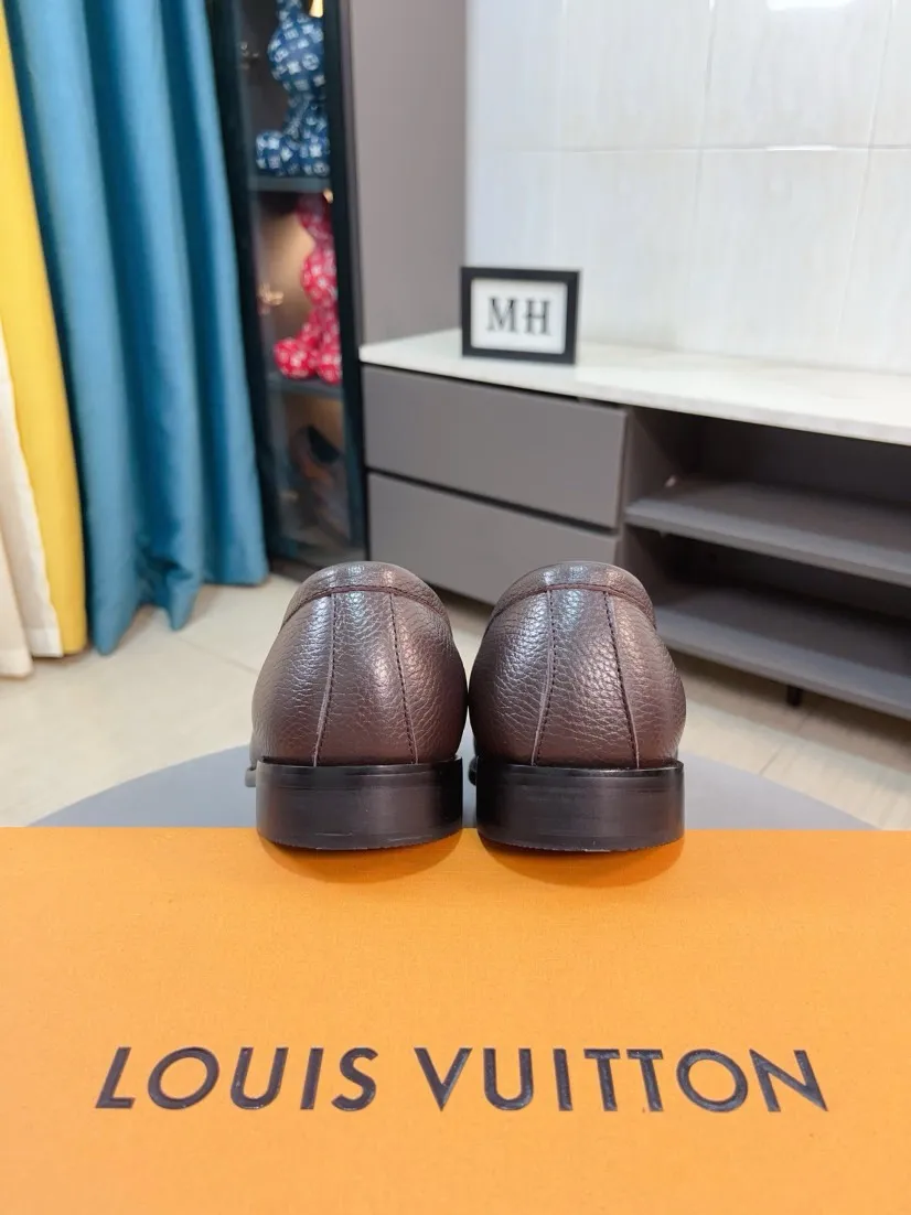 Men's Men's Shoes 💰480🌹🌹Niuli [LV] Louis Vuitton's new open-edge pigskin shoes are the most popular classic. Synchronized with the official website, the upper adopts Italian imported upper embossing➕comfortable cowhide lining, fashionable atmosphere, unique brand and unique craftsmanship. Highlighting the hot style of the new year. Stop hesitating, stop wandering, get it now. Code number: 38--44